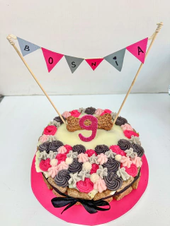 TORTA HUESITOS MEDIANA 17CM en internet