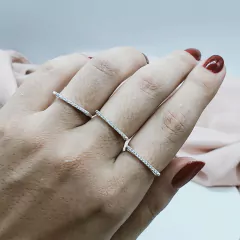 Anel quadrado cravejado com zircônias n°14 na internet