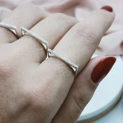 Anel quadrado cravejado com zircônias n°14 - comprar online