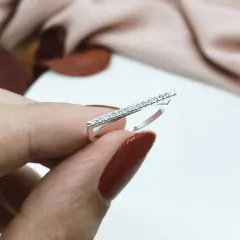 Anel quadrado cravejado com zircônias n°14