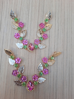 V Flor/Folha Rosa/Strass Verde