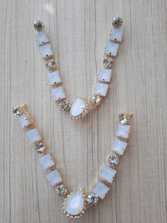 V CARRÉ BRANCO OPALINA (STRASS BOREAL EM VOLTA DA GOTA )