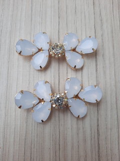 Lateral gotinha Branco opal ( strass boreal em volta do redondo de 8mm)