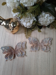 BORBOLETA FELTRO/STRASS / AREIA COM BOREAL E ROSÊ (PAR)-BP001