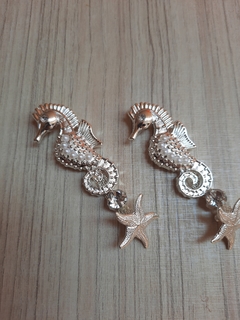 Lateral Cavalo Marinho -BANHO PRATA- Pérola/Strass Cristal - comprar online