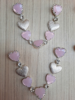 V CORAÇÃO ESCOVADO BANHO PRATA - ROSA OPAL