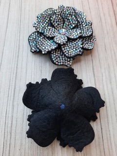 FLOR REPOLHO EM FELTRO/STRASS / PRETO COM BOREAL (PAR)-B5 na internet
