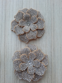 FLOR REPOLHO EM FELTRO/STRASS /NUDE COM CRISTAL (PAR)-B3