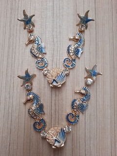 V CAVALO MARINHO RESINADO AZUL- HOT FIX