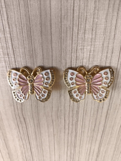 BORBOLETA REVOADA RESINA COM PINOS -ROSÊ/BRANCO - Pri Massieu Cabedais