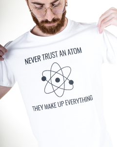 Remera Atom