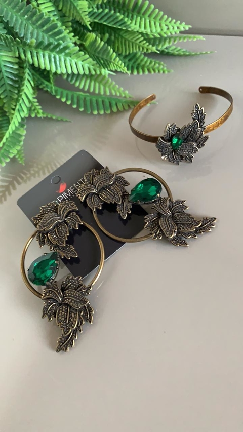 conjunto bracelete e brinco OV com pedra verde