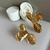 Brinco dourado orgânico Bijoux - comprar online