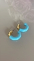 Argola Bella Resinada Azul cm Dourado - comprar online