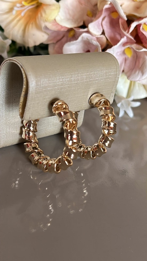 argola dourada premium