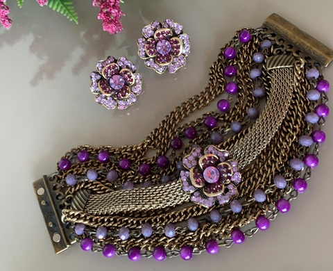 Conjunto de pulseiras e brinco com pedras roxas