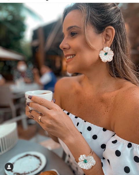 Conjunto bracelete e brinco Isis poá preto e branco