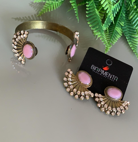 Conjunto Ouro Velho com pedraria rosa