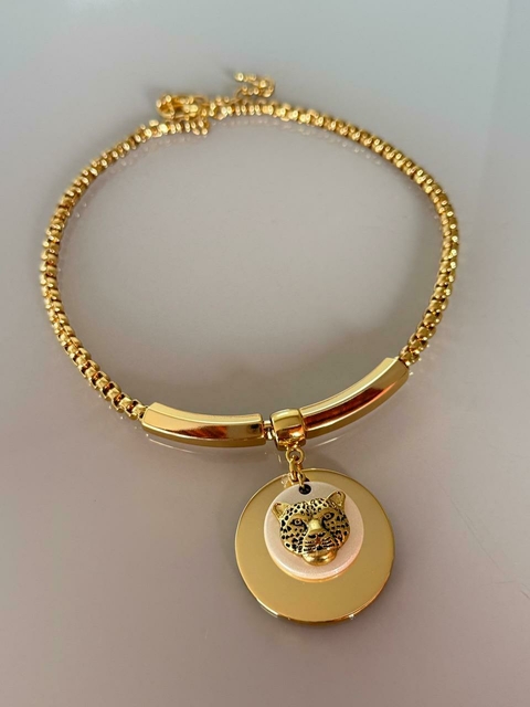 Colar animal print na placa dourada verniz italiano
