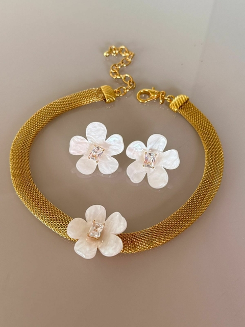Choker Marjore com malha e flor resinada com zircônia
