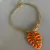 Colar Folha Resinada Laranja com Dourado - comprar online