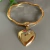 bracelete dourado com coracao pd color Amy