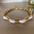 choker resinada branco com dourado