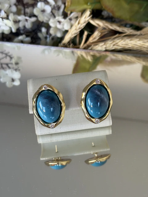Brinco dourado verniz italiano com reisna azul