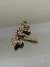 Broche metal com strass primeira linha Libélula ouro velho detalhe strass dourado e pérola - comprar online
