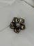 Broche metal com strass primeira linha Flor ouro velhonztrass e pérola - Bia Pimenta acessorios 
