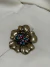 Broche metal com strass primeira linha Flor ouro velho strass colorido - Bia Pimenta acessorios 