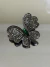 Broche metal com strass primeira linha Borboleta grafite strass grafite detalhe verde