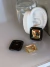 Brinco dois em um quadrado verniz italiano quadrado dourado com resina removível marrom chocolate - Bia Pimenta acessorios 