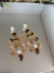 Brinco resort dourado resina tons variados - Bia Pimenta acessorios 
