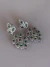 Brinco linha festa prata com zircônia cristal e pedras cor verde esmeralda - Bia Pimenta acessorios 
