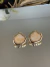Brinco resort verniz italiano dourado concha resina Mesclada - comprar online