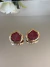 Brinco resort verniz italiano dourado concha resina vermelho escuro - comprar online