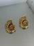 Brinco dourado resort verniz italiano concha espiral na internet