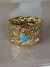 Bracelete resort dourado com colagem de caranguejo dourado esmaltado azul
