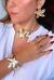 choker flor poa dourada na internet