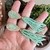 Brinco Alice gota fusion verde franja cristais com dourado - comprar online