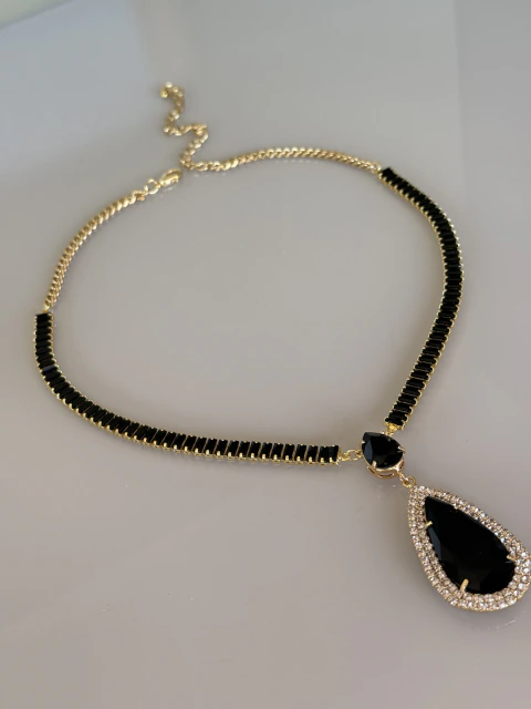 Colar festa Alice dourado zircônia preta gota regulável - comprar online