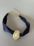 Colar tecido azul marinho pingente dourado gota marfim - Bia Pimenta acessorios 