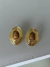 brinco dourado Raina orgânico caramelo
