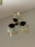 Conj Jade anel e brinco dourado pedras naturais quartzo rosa e detalhe zircônia verde e preta