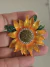 Broche flor girassol dourado na internet