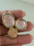 Broche dourado acetinado fosco detalhe cristal na internet