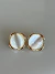 Brinco SJ Dourado com pedra natural olho de gato linha prêmio verniz italiano