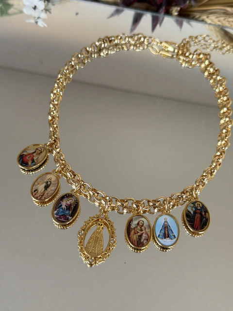 Colar medalhas religiosas em elo português dourado verniz italiano