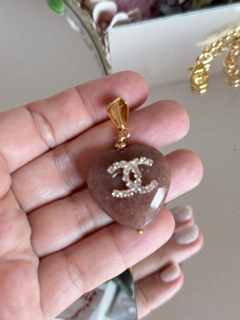 Pingente dourado pedra natural jade montagem Coração